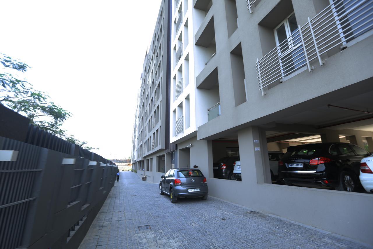 Lakeview Service Apartments Calcutta Eksteriør billede
